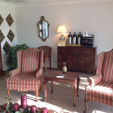 Ambassador Inn Файетвил Екстериор снимка